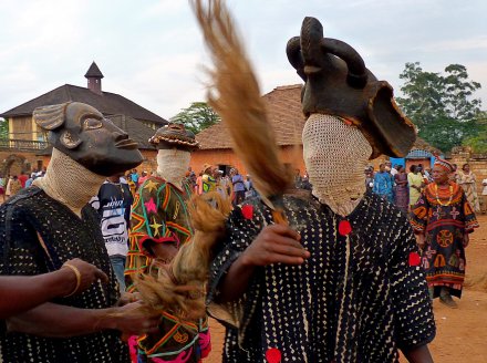 Maskentaenzer-der-Bafut-3.jpg