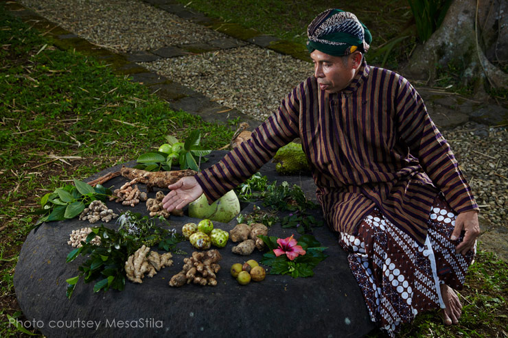 Описание: C:\Users\Inna\Desktop\Фото Индонезия\traditional-indonesia-jamu-healer.jpg